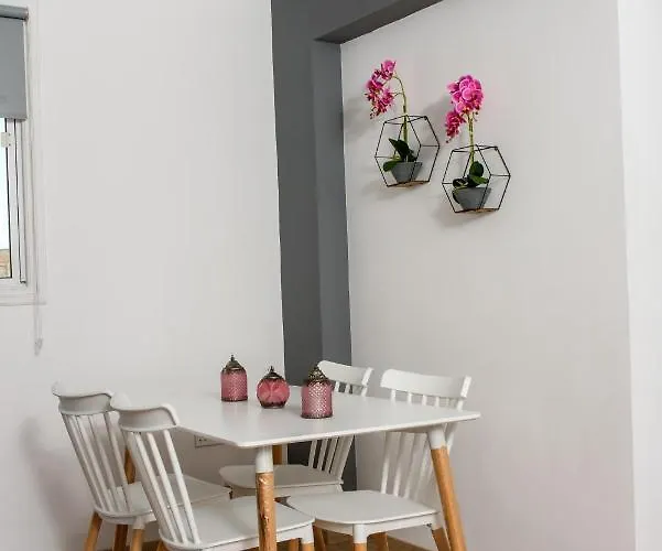 Valdivian Flat 18 * Lárnaka